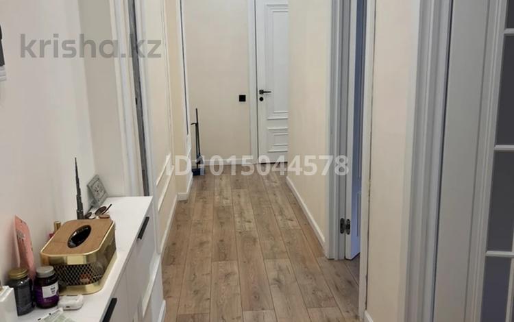 2-комнатная квартира · 69 м² · 3/9 этаж, Жубан Молдагалиев 3 за 370 000 ₸ в Астане, Нура р-н — фото 2