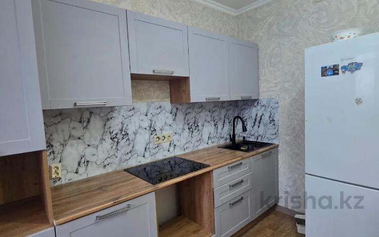 1-комнатная квартира · 37 м² · 4/16 этаж, мкр Юго-Восток, Бауыржана Момышулы за 18 млн ₸ в Караганде, Казыбек би р-н — фото 4