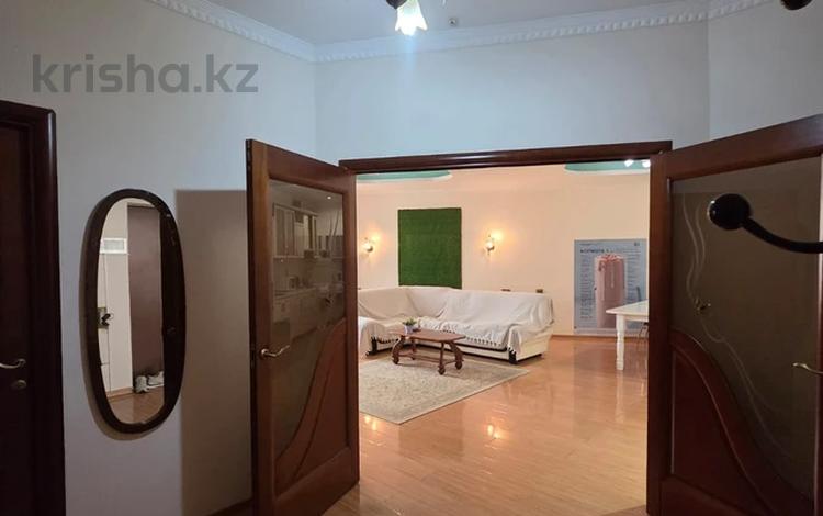2-бөлмелі пәтер · 90 м² · 13/28 қабат, Аль-Фараби 7, бағасы: 77 млн ₸ в Алматы, Медеуский р-н — фото 2
