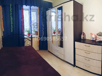 3-комнатная квартира · 57 м² · 3/5 этаж, мкр Михайловка , Аманжолова 33 — Онкология, парк, центр за 14 000 ₸ в Караганде, Казыбек би р-н