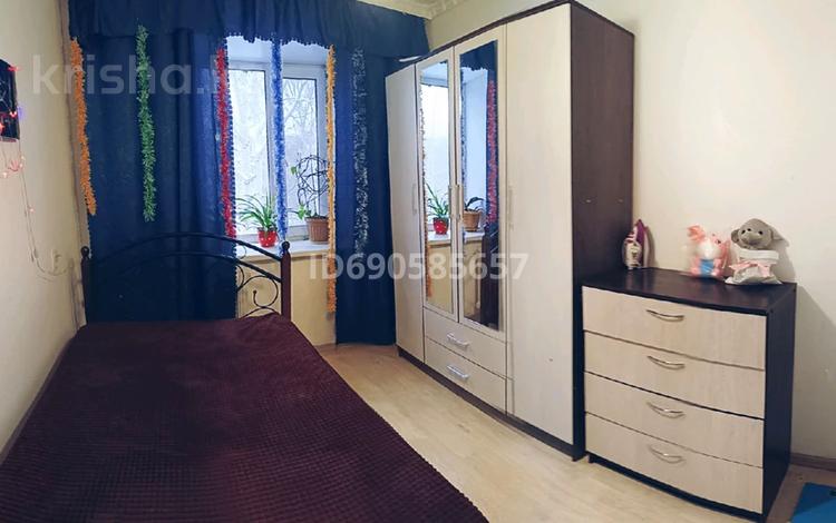 3-комнатная квартира · 57 м² · 3/5 этаж, мкр Михайловка , Аманжолова 33 — Онкология, парк, центр за 14 000 ₸ в Караганде, Казыбек би р-н — фото 9