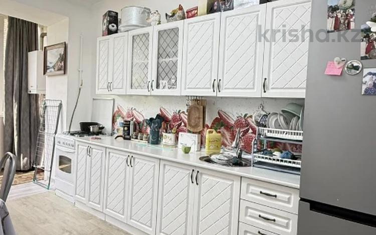 2-бөлмелі пәтер · 54.9 м² · 1/6 қабат, Строитель ш/а. 37/1, бағасы: 23 млн ₸ в Уральске, мкр Строитель — фото 2