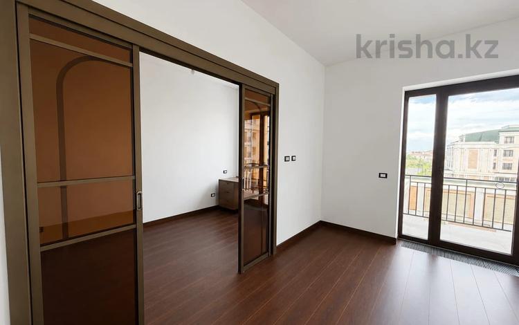 4-бөлмелі пәтер · 205 м² · 3/5 қабат, Керей, Жанибек хандар 8а, бағасы: 290 млн ₸ в Астане, Есильский р-н — фото 2