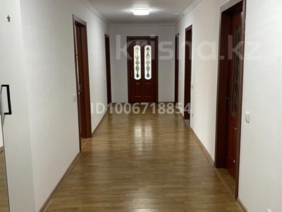 4-комнатная квартира · 160 м² · 3/3 этаж, Максима Горького 106 — Не доезжая Исы Байзаковой за 450 000 〒 в Павлодаре