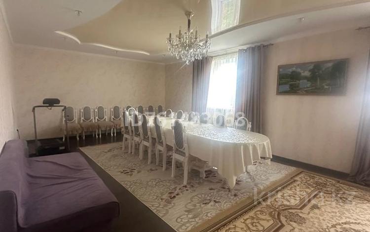 Отдельный дом · 6 комнат · 230 м² · 14 сот., Абая за 32 млн 〒 в Актобе, жилой массив Жанаконыс — фото 2