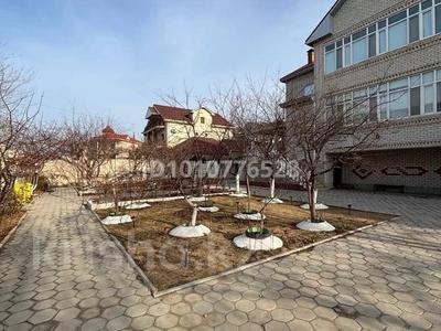 Жеке үй · 10 бөлме · 600 м², мкр "Самал" 7, бағасы: 3 млн 〒 в Актау, мкр "Самал"