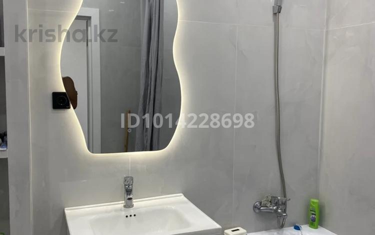 2-бөлмелі пәтер · 41.8 м² · 11/12 қабат, Байтурсынова 61 — НҰРЛЫ ЖОЛ ВОКЗАЛ РЯДОМ, бағасы: 26 млн ₸ в Астане, Сарайшык р-н — фото 4