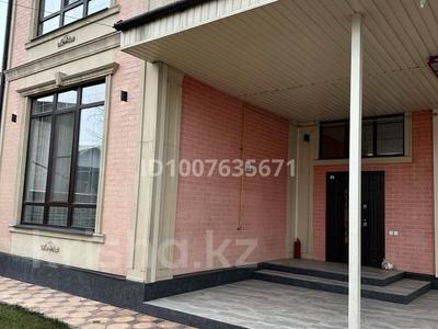 Отдельный дом · 6 комнат · 340 м², Арыкова 35 — Ул Жетысуская за 3 млн 〒 в Алматы, Медеуский р-н