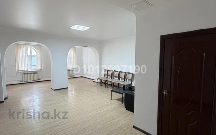 Свободное назначение, офисы, салоны красоты, образование, конференц-залы, кабинеты и рабочие места, студии · 70 м² за 280 000 ₸ в Астане, р-н Байконур — фото 4