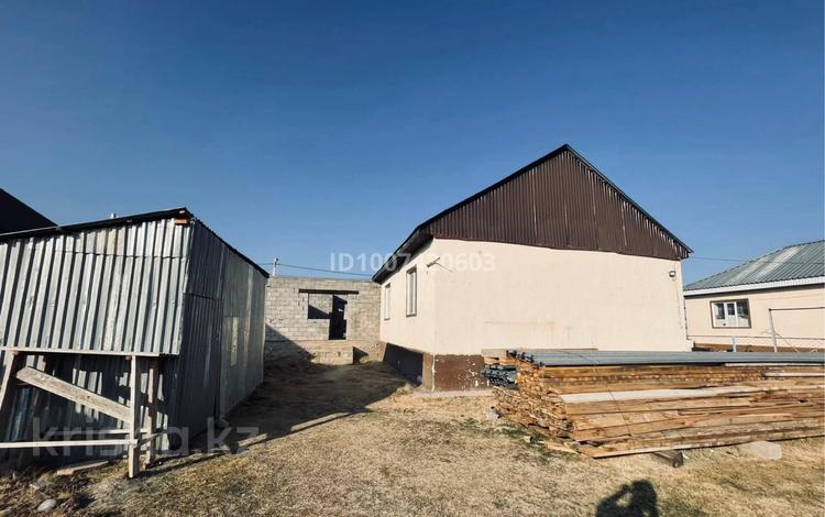 Отдельный дом · 3 комнаты · 80 м² · 10 сот., мкр Карасу 11 — Хамит Ергалиева 4 26 мектептің алды за ~ 13.5 млн 〒 в Таразе — фото 2