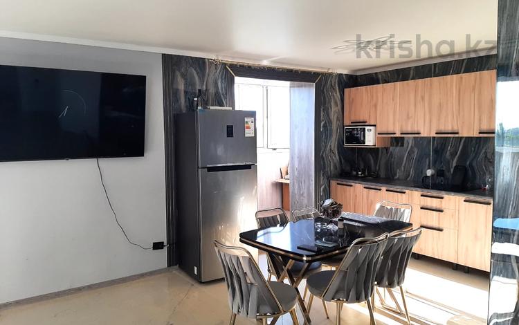 3-комнатная квартира · 107 м² · 1/6 этаж, ул. Абая за 28 млн ₸ в Темиртау — фото 9