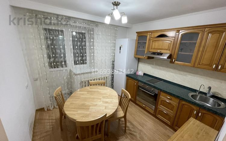 2-комнатная квартира, 54 м², 4/6 этаж помесячно, мкр Пригородный, Е-319 д2 111