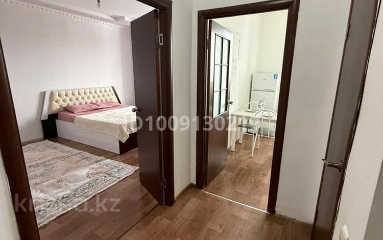 1-комнатная квартира · 42.5 м² · 3/5 этаж, мкр. Зачаганск пгт 108/2 — Продается светлая и просторная квартира в кирпичном доме! 9 Монкеулы 108/2 2013 год постройки, 3 этаж из 5 42, 5 м', застеклённый балкон Частично . Удобное расположение - всё рядом: школа, детсад, остановка, магазины. Дом тёплый, соседи спокойные. Т, торг при осмотре. за 14.3 млн ₸ в Уральске — фото 2