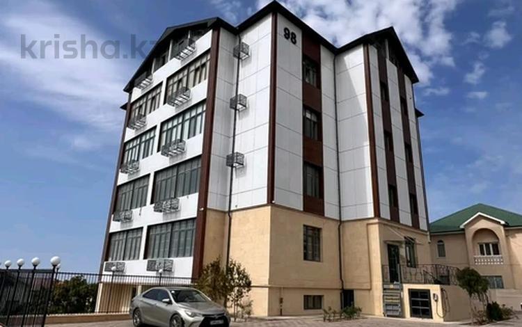4-бөлмелі пәтер · 230 м² · 5/5 қабат, 15-ш/а. 6/2, бағасы: 65 млн ₸ в Актау, 15-й мкр — фото 2