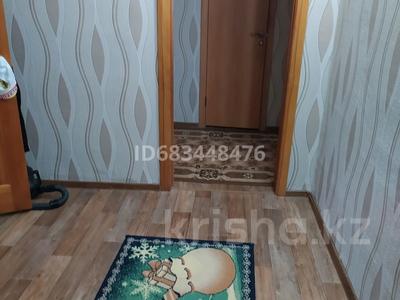 3-бөлмелі пәтер, 76 м², 1/5 қабат, улица Камзина 63 — Ауэзова, бағасы: 14 млн 〒 в Аксу