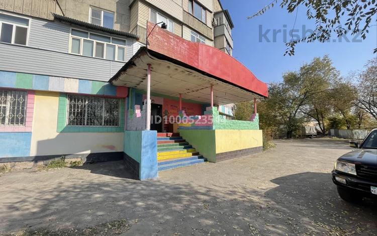 Свободное назначение, офисы, магазины и бутики, общепит, салоны красоты, медцентры и аптеки, образование, развлечения, конференц-залы, кабинеты и рабочие места, студии · 370 м² за 1.1 млн 〒 в  — фото 2