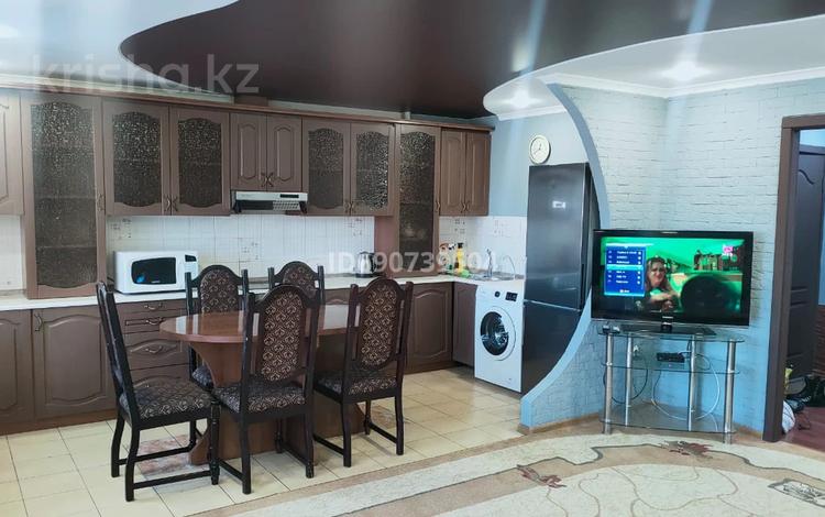 4-комнатная квартира · 80 м² · 5/5 этаж, Бурова 22 за 220 000 ₸ в Усть-Каменогорске, Ульбинский — фото 2