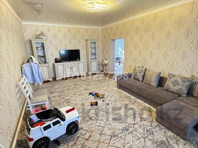 Отдельный дом · 5 комнат · 180 м² · 7 сот., ул. Мадениет 21А — Углавойдагы зеленый крыша дом за 27 млн ₸ в Талапкер 