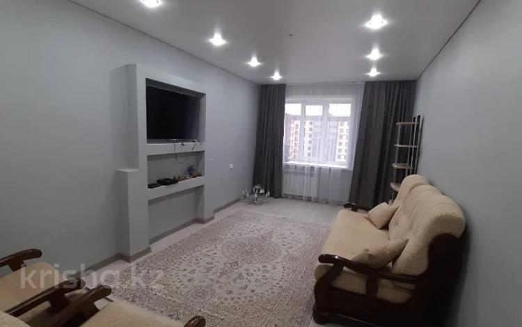 3-бөлмелі пәтер, 82 м², 8/9 қабат ай сайын, мкр Женис 8, бағасы: 220 000 〒 в Уральске, мкр Женис — фото 3