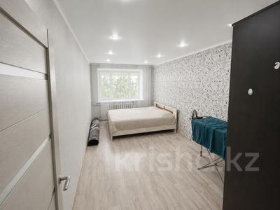 2-комнатная квартира · 48 м² · 1/5 этаж, Курмангазы 158 — Магазин Урал за 150 000 ₸ в Уральске