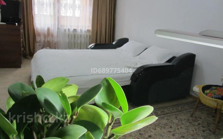 1-бөлмелі пәтер · 32 м² · 2/5 қабат, Жарокова 37 — Толе би, бағасы: 17 000 ₸ в Алматы, Алмалинский р-н — фото 2