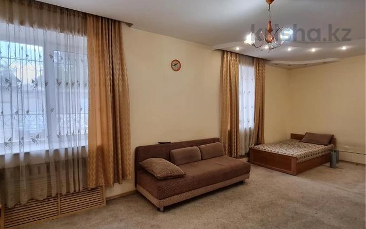 1-комнатная квартира · 51.7 м² · 1/2 этаж, мкр Новый Город, Абая 38 за 17.5 млн ₸ в Караганде, Казыбек би р-н — фото 2