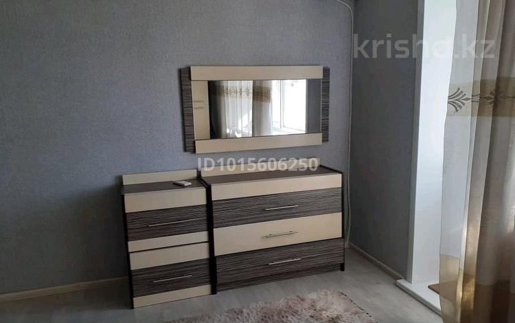 1-комнатная квартира · 32 м², Проспект Ауэзова за 190 000 ₸ в Усть-Каменогорске — фото 2