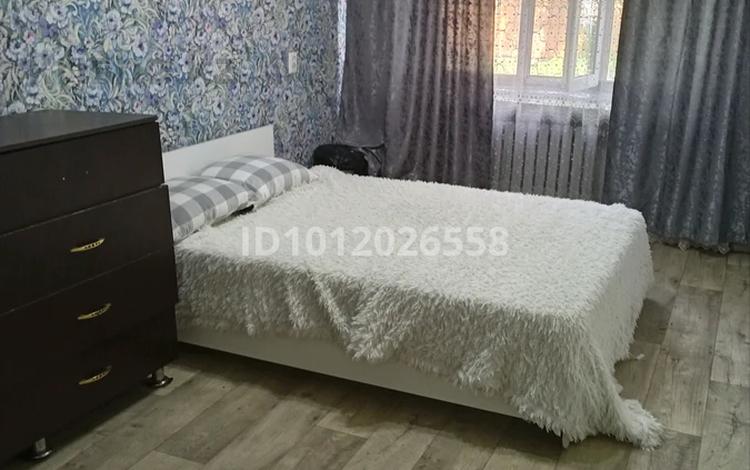 2-комнатная квартира · 50 м² · 1/2 этаж, ул. Чехова 102 за 10 000 ₸ в Семее, Красный Кордон — фото 2
