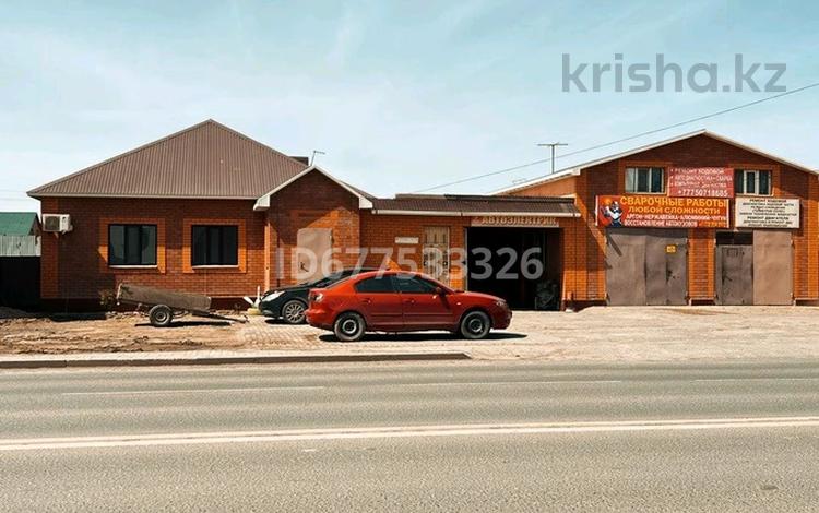 Отдельный дом · 5 комнат · 200 м² · 10 сот., Амандосова 63А за 75 млн ₸ в Атырау — фото 32