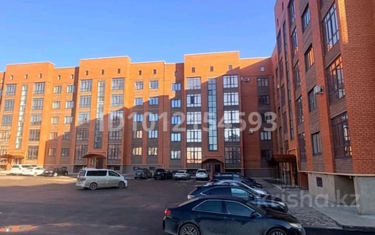 2-бөлмелі пәтер · 75 м² · 5/6 қабат, Ораз Тәтеұлы көш. 100В, бағасы: 21.5 млн ₸ в Актобе — фото 2