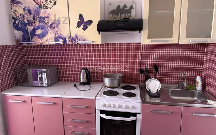 1-комнатная квартира · 60 м² · 11/16 этаж, мкр. Алмагуль 19 за 150 000 ₸ в Атырау — фото 2