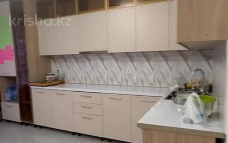 2-бөлмелі пәтер · 54 м² · 4/10 қабат, Толе би 285/8 к1, 285/8 к2, 285/8 к3, 285/8 к4, 285/8 к5, 285/8 к6, 285/8 к7, 285/8 к8, 285/8 к9, 285/8 к10, 285/8 к11, бағасы: 45 млн ₸ в Алматы, Ауэзовский р-н — фото 2