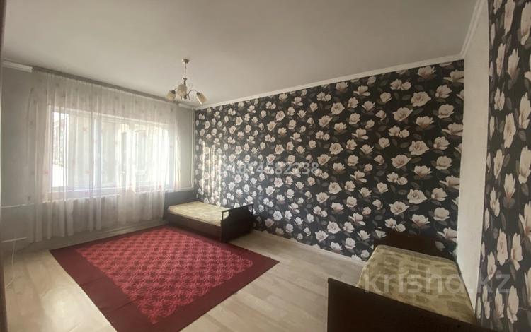 1-комнатная квартира · 48 м² · 2/5 этаж, мкр Кокжиек, Геологова 10 за 150 000 ₸ в Алматы, Жетысуский р-н — фото 2