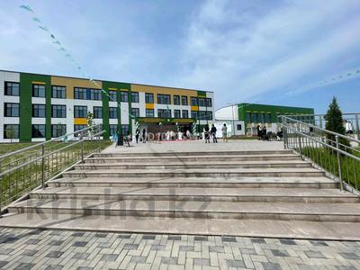 Жеке үй · 3 бөлме · 70 м² · 8 жүзд., Мақатаева 124 — Жаңа мектептің жанында, бағасы: 33 млн ₸ в Айганыме