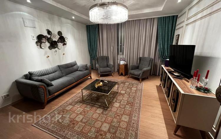 4-комнатная квартира · 140 м², Кабанбай батыра 43В за 800 000 ₸ в Астане, Есильский р-н — фото 2