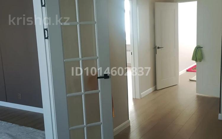 3-комнатная квартира · 106 м² · 5/5 этаж, мкр. Алтын орда — Тәуелсіздік за 300 000 ₸ в Актобе — фото 2