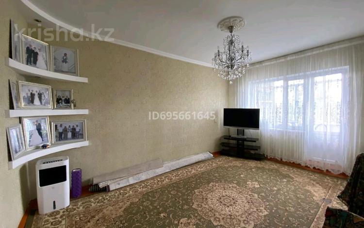 3-комнатная квартира · 67 м² · 5/5 этаж, Мынбулак 44 — Находится возле базарчик. за 19 млн ₸ в Таразе — фото 2