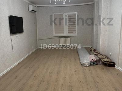 4-комнатная квартира, 92 м², 5/7 этаж помесячно, 33-й мкр 31 за 180 000 〒 в Актау, 33-й мкр