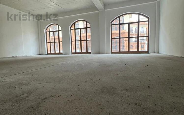 5-комнатная квартира · 216 м², Тайманова 222/3 за 216 млн ₸ в Алматы, Медеуский р-н — фото 2