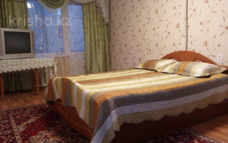 1-комнатная квартира, 40 м², 1/5 этаж посуточно, Бокейханова 4 за 3 500 〒 в Балхаше — фото 2