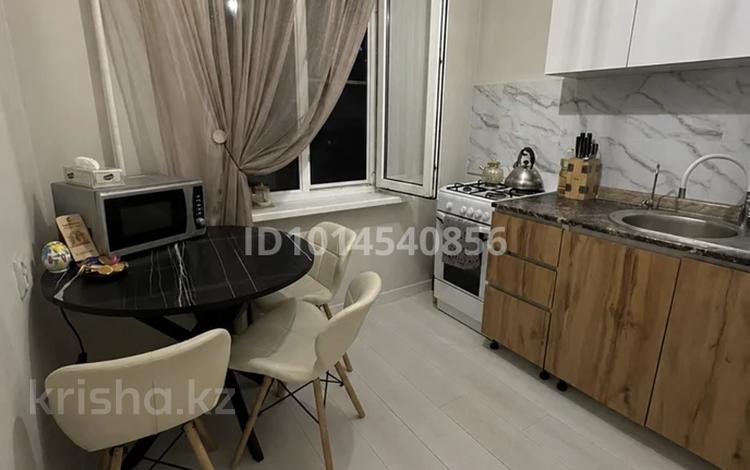 1-комнатная квартира · 35 м² · 4/5 этаж, мкр Аксай-2 23 за 25.5 млн ₸ в Алматы, Ауэзовский р-н — фото 2