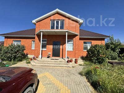 Отдельный дом · 4 комнаты · 170 м² · 10 сот., Шалкииз Жырау 8 за 39 млн ₸ в Актобе, жилой массив Юго-Запад-2