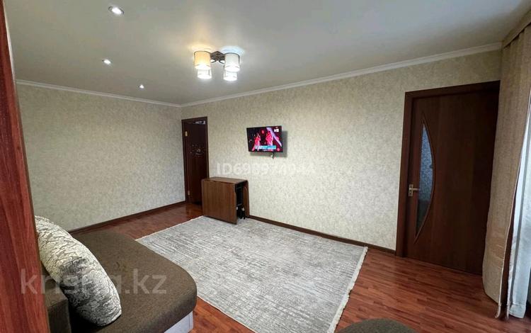 3-комнатная квартира · 48 м² · 4/5 этаж, мкр Юго-Восток, Мкр Юго-Восток, 29й микрорайон . Сатыбалдина — Школа 15, Ресторан Береке, Роза Роз,Болашак, Во дворе садик за 20 млн ₸ в Караганде, Казыбек би р-н — фото 3