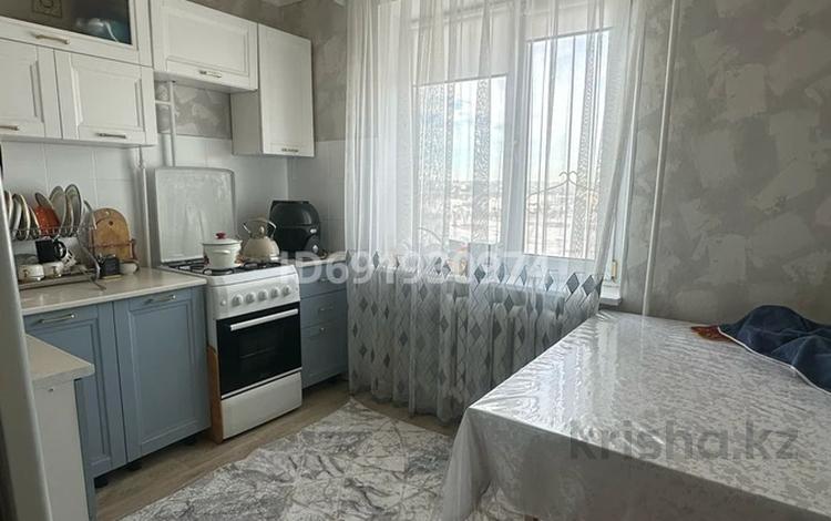 2-комнатная квартира, 50.7 м², 9/10 этаж, мкр 11 79 — Маметова за 18 млн 〒 в Актобе, мкр 11 — фото 2