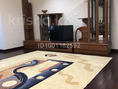 Аренда квартир в Алматы: 3-комнатная квартира · 186.4 м² · 3/17 этаж · помесячно, мкр Самал-3, Аль-Фараби 25 за 800 000 〒 3-комнатная квартира · 186.4 м² · 3/17 этаж · помесячно, мкр Самал-3, Аль-Фараби 25 за 800 000 〒 в Алматы, Медеуский р-н