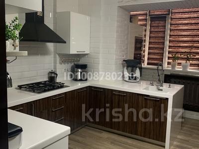 4-комнатная квартира · 167.1 м² · 2/5 этаж, Шамши Калдаякова 5Г за 52 млн 〒 в Актобе