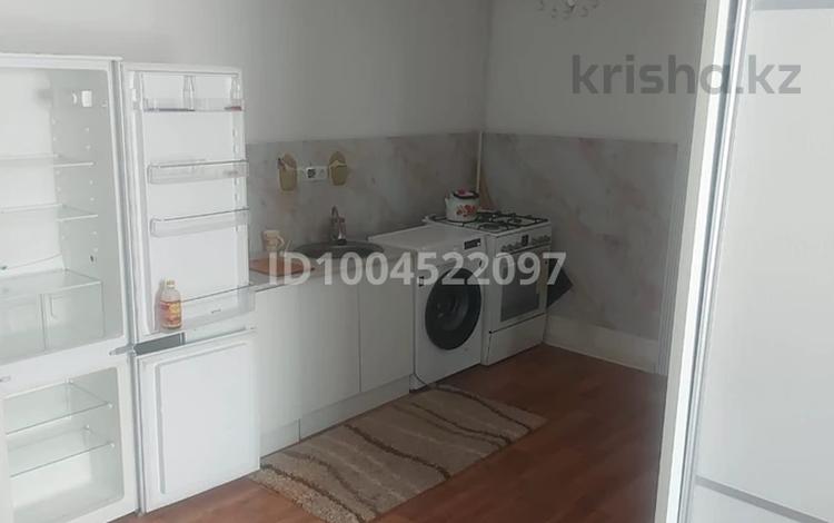 Отдельный дом · 2 комнаты · 120 м², мкр Курамыс камбар батыра 26а за 300 000 〒 в Алматы, Наурызбайский р-н — фото 2