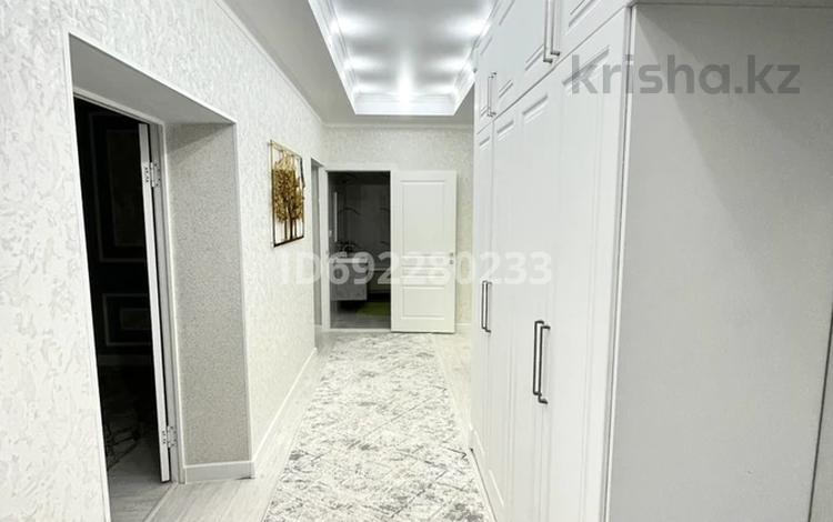 3-комнатная квартира, 124 м², 1/6 этаж, 16-й мкр 86/1