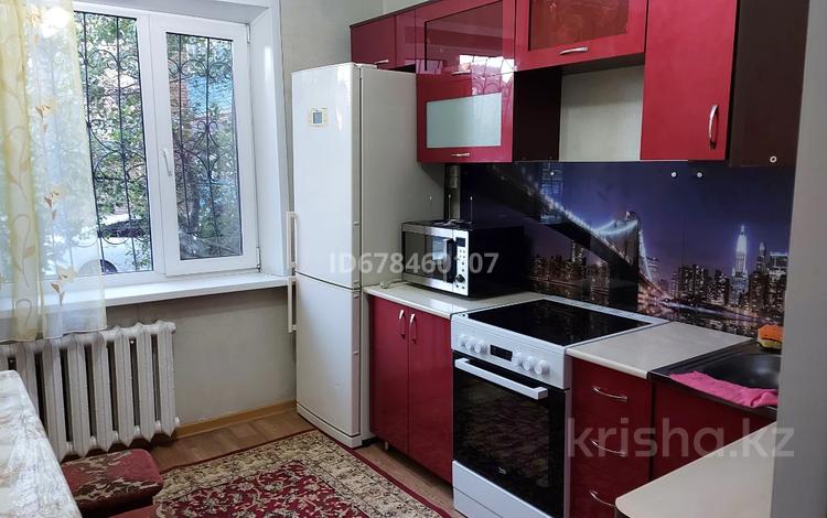 3-комнатная квартира, 65 м², 1/10 этаж помесячно, Аймаутова 84 А — Жамакаева за 200 000 〒 в Семее — фото 2