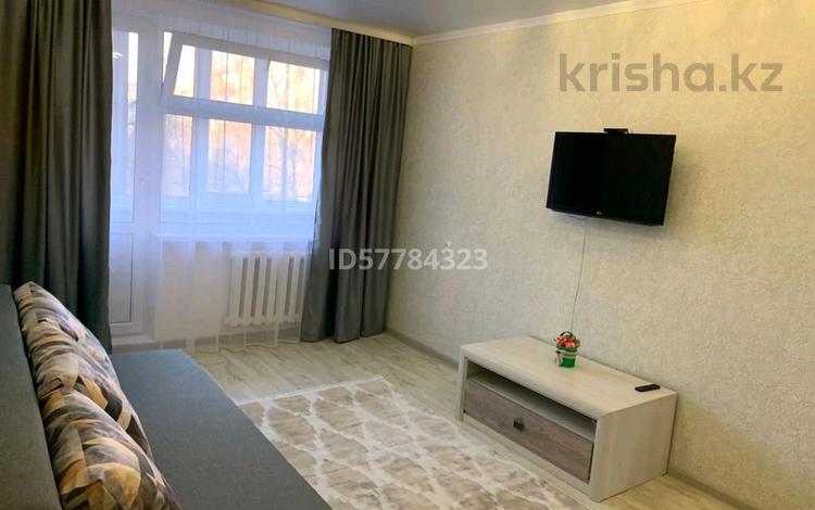 2-комнатная квартира, 50 м², 2 этаж посуточно, Кердери 172/1 за 12 000 〒 в Уральске — фото 2